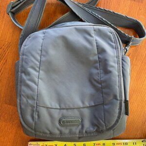 Pacsafe crossbody anti-theft unisex Metrosafe 200 GII travel bag, gray